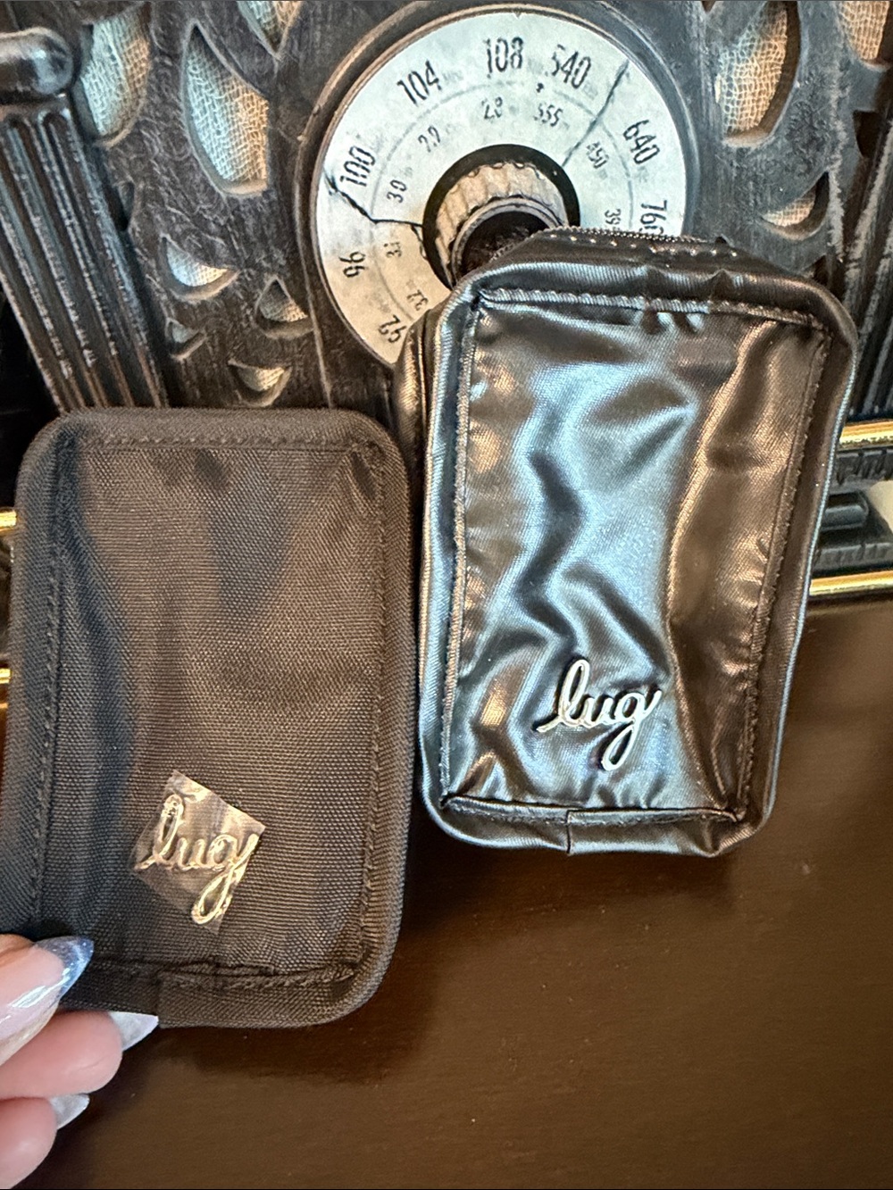 lug set of 2 Drizzles Metallic Black and Brushed black Pouch